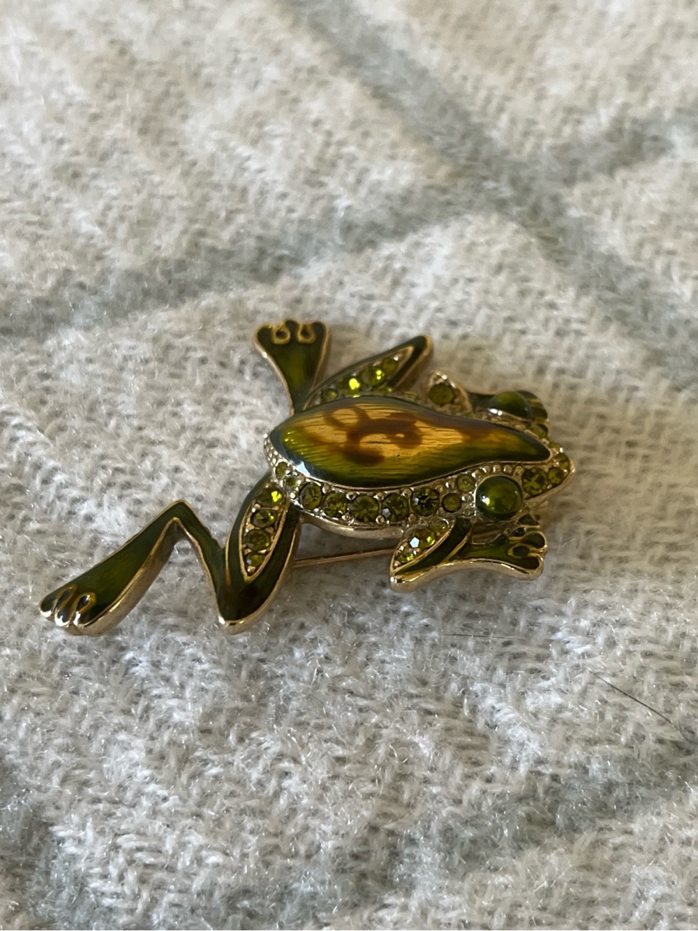 Vintage Liz Claiborne Brooch Pin gold tone frog with enamel and rhinestones!